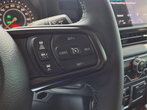 Used 2025 Jeep Gladiator Sport AWD/4WD image 23