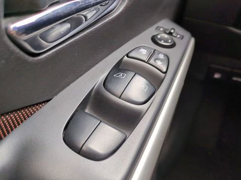 Used 2020 Nissan Kicks SR FWD image 25