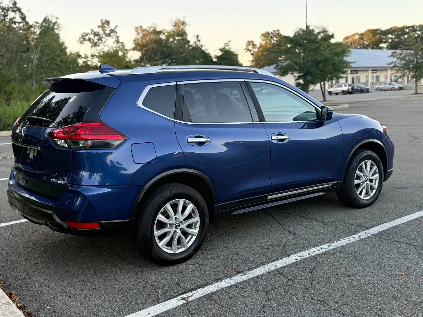 Used 2017 Nissan Rogue SV AWD/4WD image 5