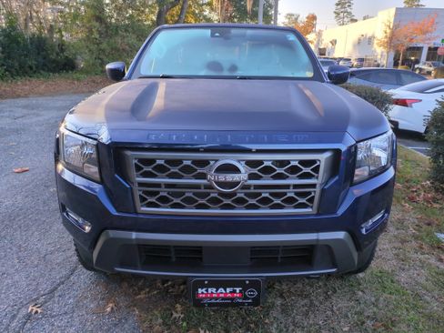 Certified 2022 Nissan Frontier SV image 2