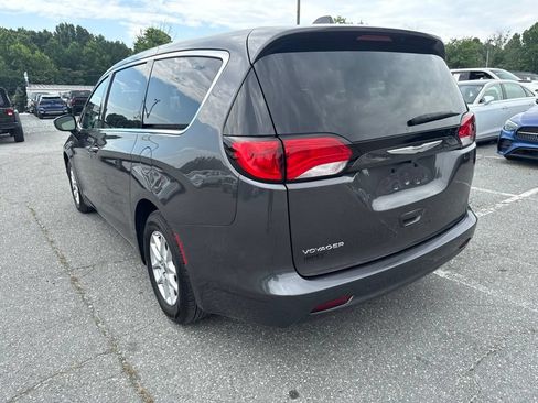 Used 2021 Chrysler Voyager LX FWD image 5