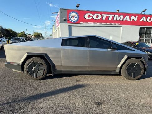 Used 2024 Tesla Cybertruck AWD Crew Cab image 29