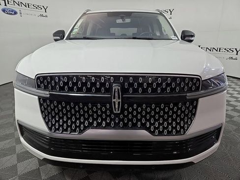 New 2025 Lincoln Navigator L Reserve AWD/4WD image 3