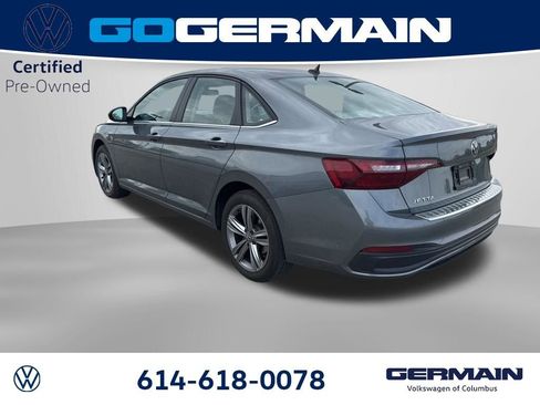 Used 2023 Volkswagen Jetta SE w/ Panoramic Sunroof Package FWD image 3