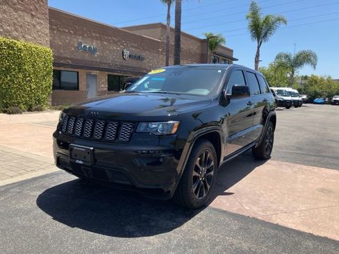 Used 2021 Jeep Grand Cherokee Laredo X RWD image 4