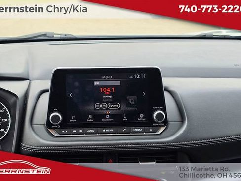 Used 2024 Nissan Rogue SV FWD image 9