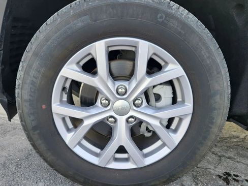 Used 2022 Jeep Grand Cherokee Limited image 10