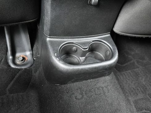 Used 2018 Jeep Wrangler Unlimited Sahara w/ Connectivity Group image 29