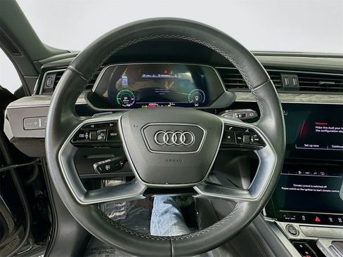 Used 2022 Audi e-tron Premium Plus w/ Premium Plus Package image 11