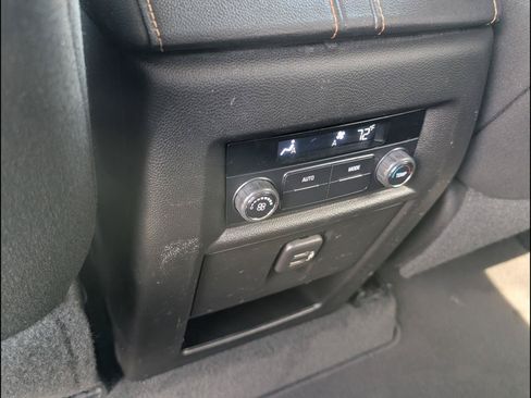 Used 2018 Chevrolet Traverse LT FWD image 17