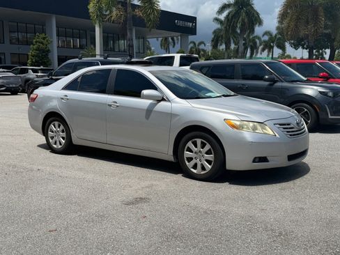 Used 2008 Toyota Camry XLE w/ Leather Pkg FWD image 1