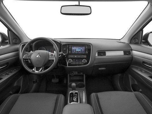 Used 2017 Mitsubishi Outlander SE AWD/4WD image 8
