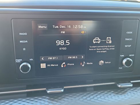 Used 2024 Kia Carnival LX image 14