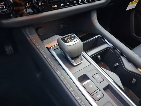 New 2026 Nissan Pathfinder Platinum image 10