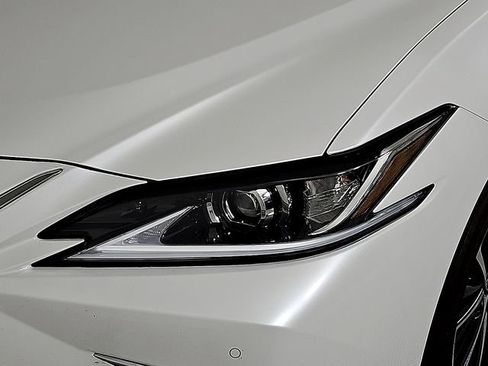 Used 2025 Lexus ES 350 w/ Premium Package image 10