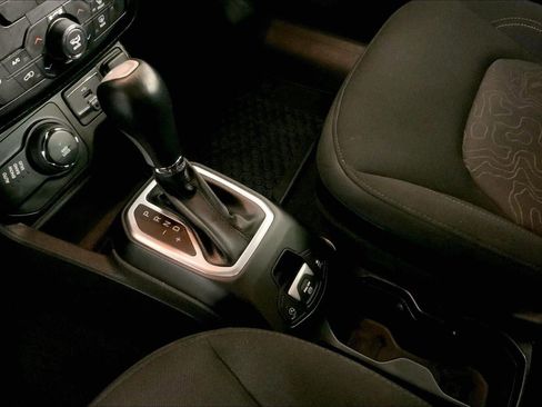 Used 2023 Jeep Renegade Latitude image 17