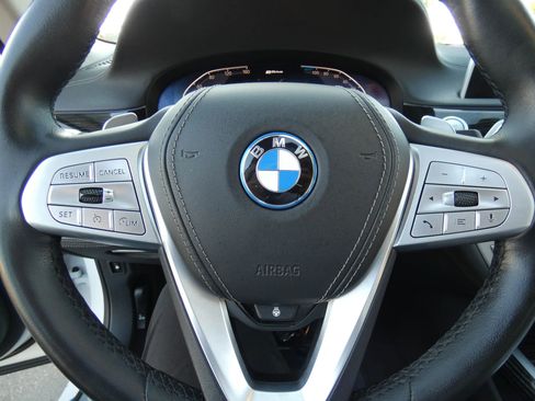 Used 2022 BMW 745e xDrive image 65