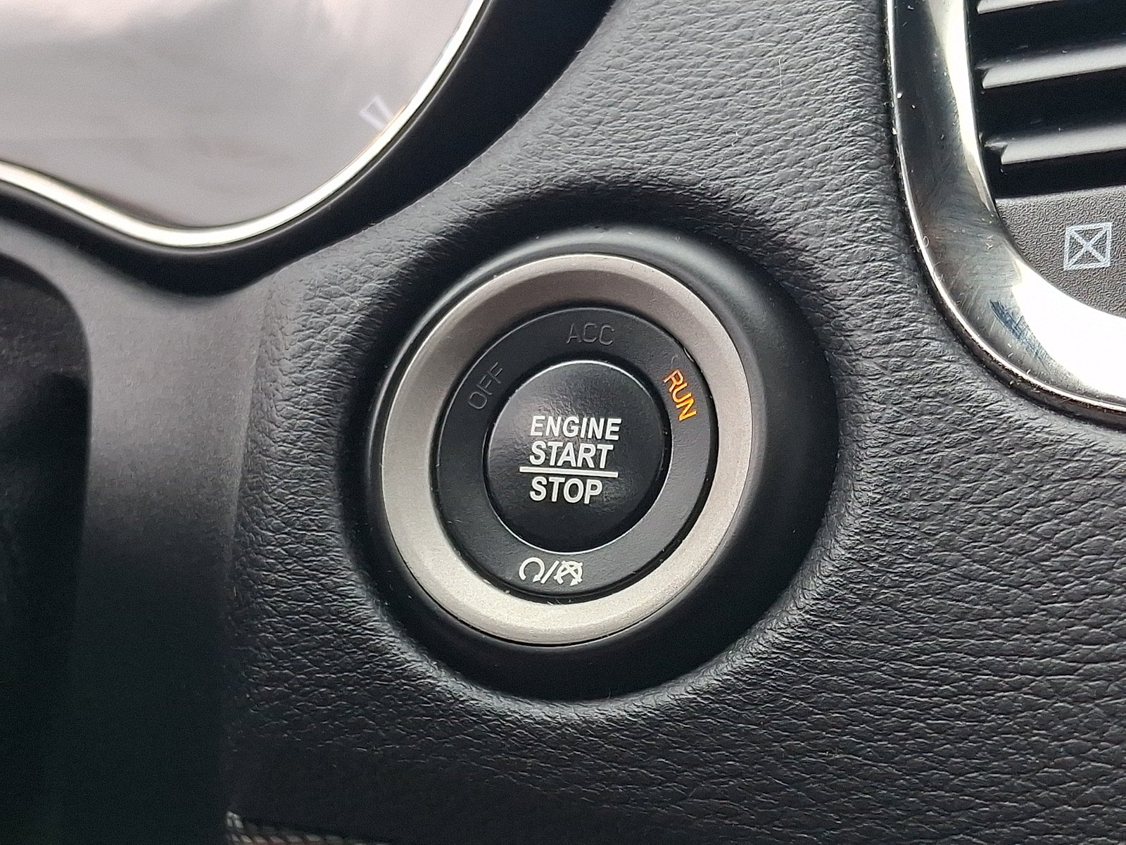 Used 2020 Dodge Durango R/T w/ Technology Group AWD/4WD image 27