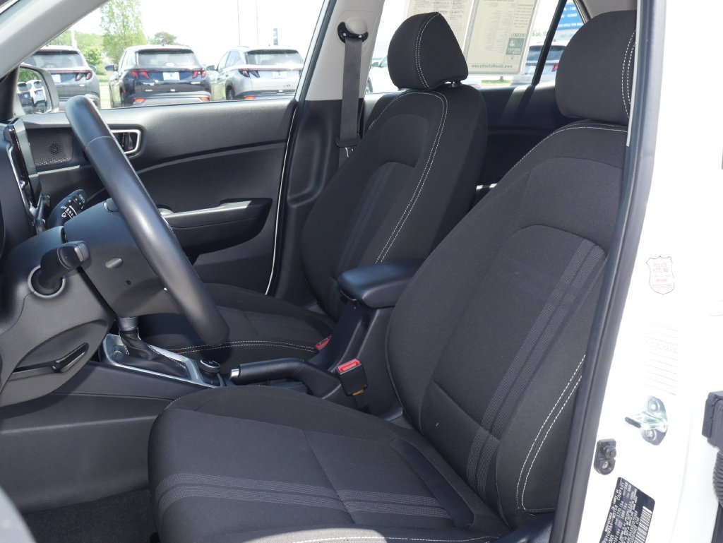 Used 2025 Hyundai Venue SEL FWD image 31