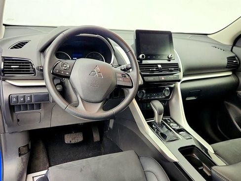 Used 2023 Mitsubishi Eclipse Cross SE image 12