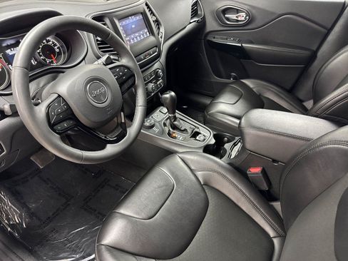 Used 2021 Jeep Cherokee Latitude Plus AWD/4WD image 9