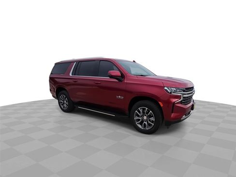 Used 2024 Chevrolet Suburban LT w/ LT Signature Plus Package RWD image 2