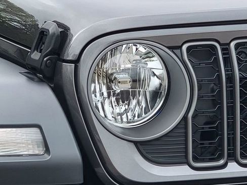 Certified 2025 Jeep Wrangler Sport AWD/4WD image 16