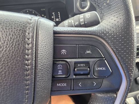 Used 2025 Toyota 4Runner SR5 AWD/4WD image 13