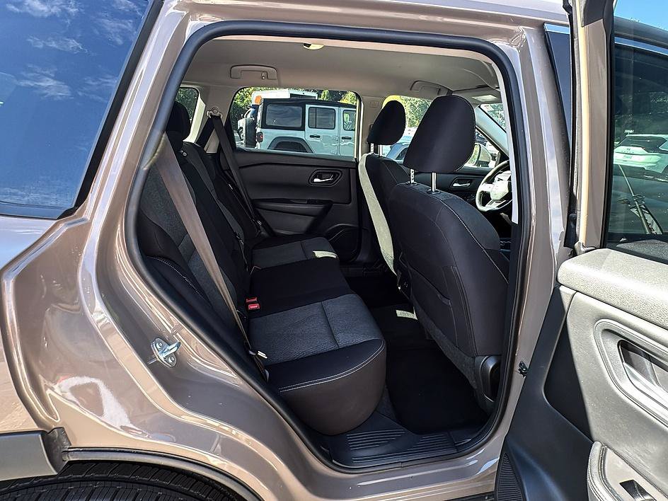 Certified 2025 Nissan Rogue SV AWD/4WD image 29