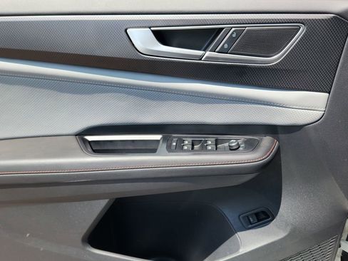 Used 2025 Volkswagen Atlas Peak Edition SE image 8