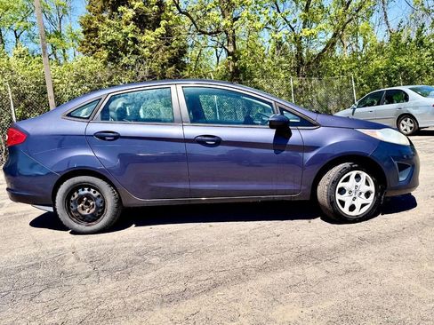 Used 2013 Ford Fiesta S w/ Convenience Pkg FWD image 2