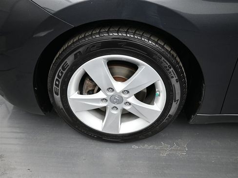 Used 2020 Hyundai Elantra SEL image 17