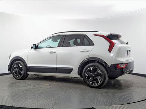 Used 2023 Kia Niro Wind FWD image 6