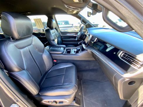 Used 2022 Jeep Wagoneer Series III w/ Flexible Seating Group image 19