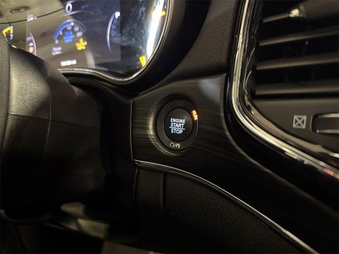 Used 2019 Jeep Grand Cherokee Limited w/ Trailer Tow Group IV image 29