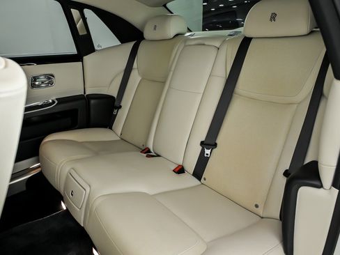 Used 2016 Rolls-Royce Ghost RWD image 24