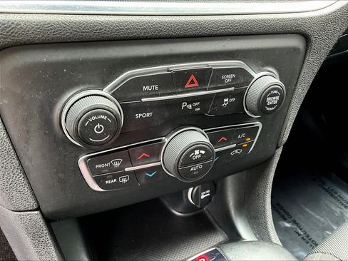 Used 2018 Dodge Charger R/T RWD image 15