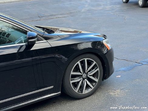 Used 2013 Volkswagen Passat TDI SEL Premium image 40