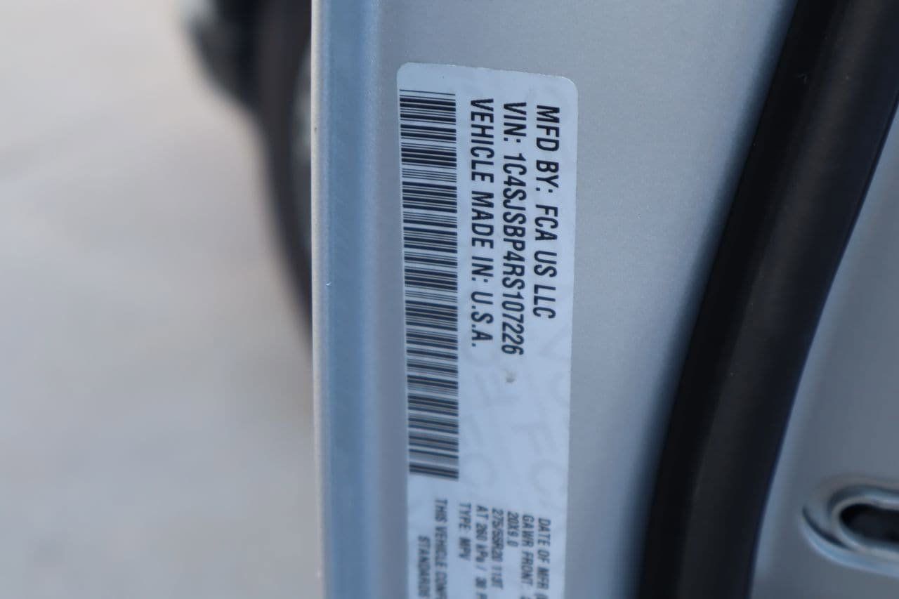 Used 2024 Jeep Wagoneer L Series II w/ Flexible Seating Group AWD/4WD image 30