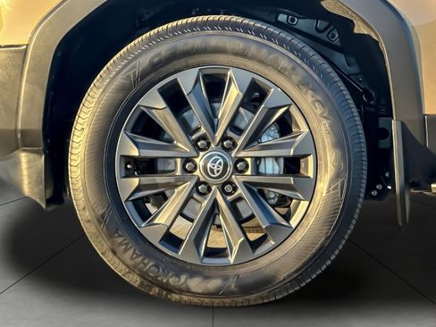 Used 2025 Toyota Land Cruiser image 25