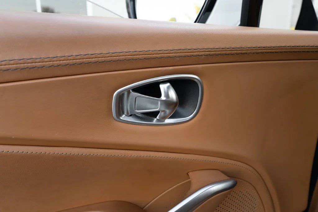 Used 2022 Aston Martin DBX AWD/4WD image 28
