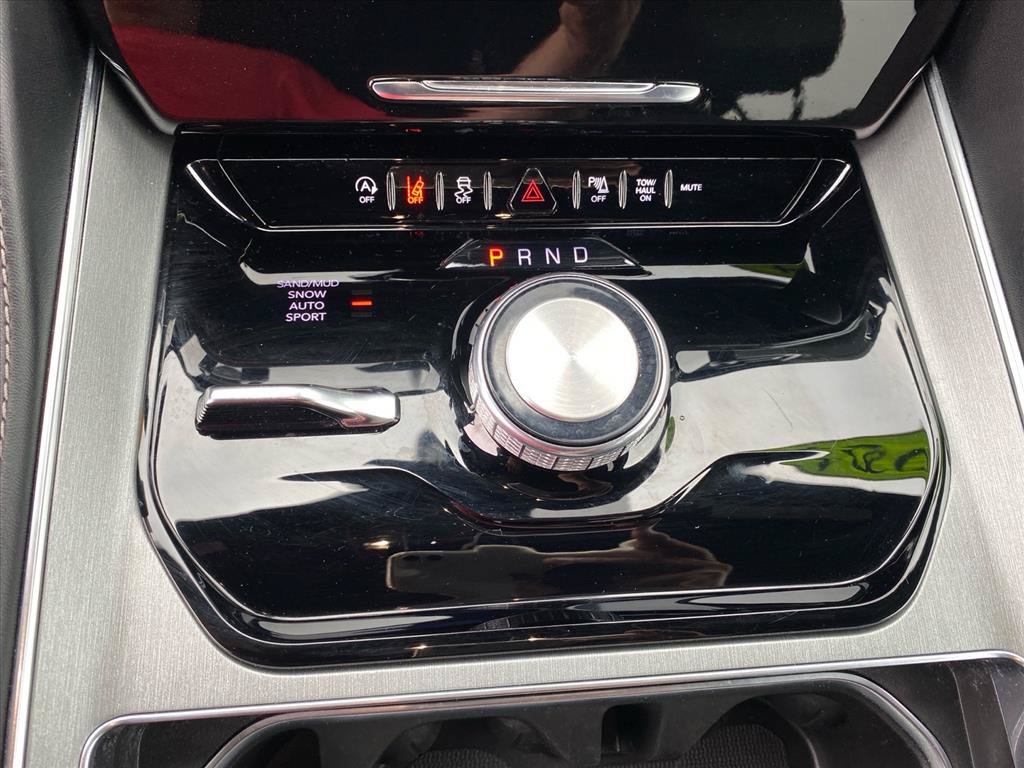 Used 2024 Jeep Wagoneer Series II AWD/4WD image 12
