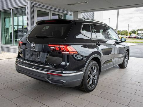 Certified 2024 Volkswagen Tiguan SE FWD image 2