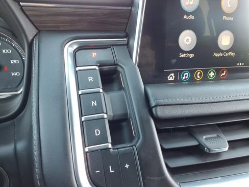 Used 2021 Chevrolet Tahoe Z71 w/ Z71 Signature Package image 32