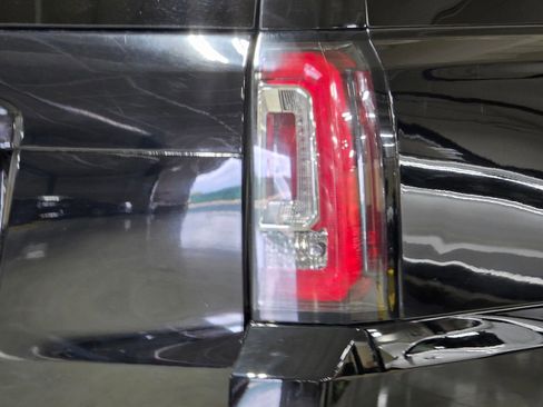 Used 2019 GMC Yukon XL SLT AWD/4WD image 13