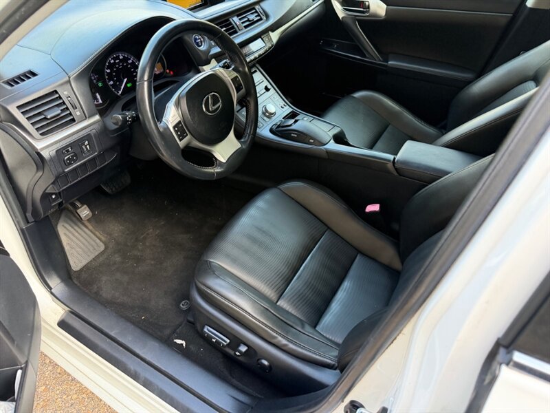 Used 2011 Lexus CT 200h Premium w/ Premium Audio Pkg FWD image 19