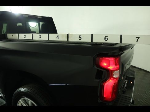 Used 2021 Chevrolet Silverado 1500 LTZ w/ LTZ Premium Package image 20