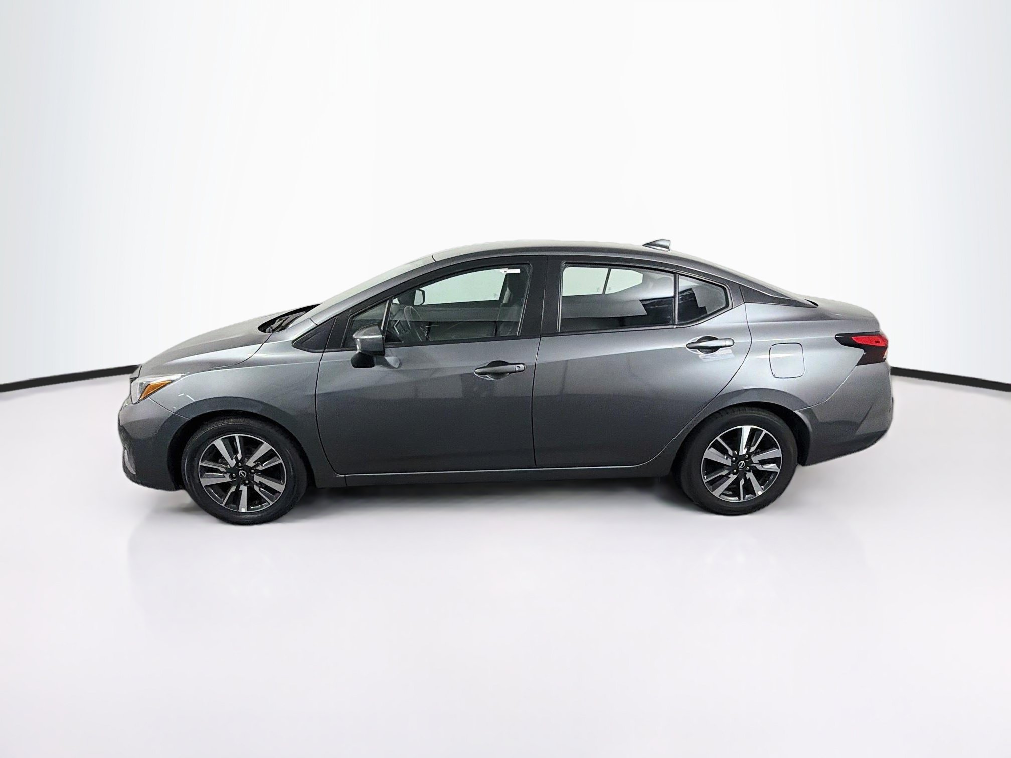 Used 2025 Nissan Versa SV FWD image 4