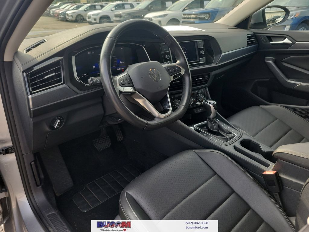 Used 2024 Volkswagen Jetta SE FWD image 12