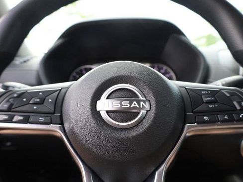 Used 2024 Nissan Sentra SV FWD image 9